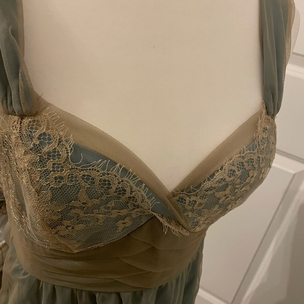 Left of Center Vintage Anthropologie
Worn Three Times
Teal/Gold Dress.
Size 4. - Picture 3 of 11